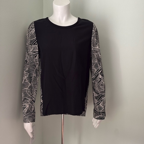 Diane Von Furstenberg Animal Print Long Sleeve Silk Top Blouse size 2 - Picture 1 of 9